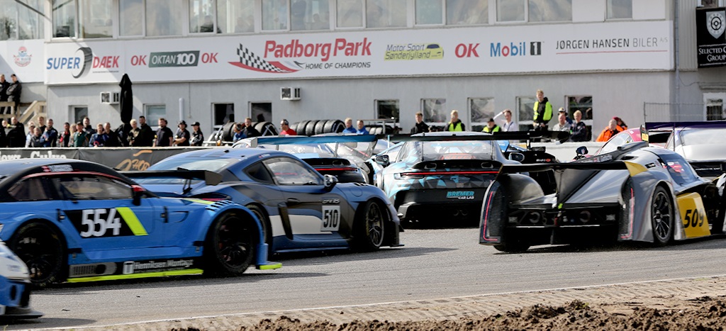 I det brogede felt hos Danish Endurance Championship er det kun den ene af de 6 divisioner der er afgjort inden finaleweekenden.
(Foto: Motorsporten.dk)